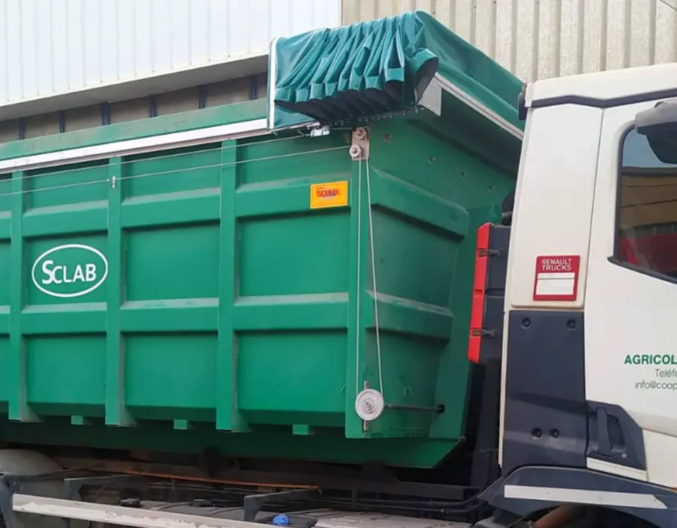 Toldos para remolques agrícolas fabricados por Toldos Botero