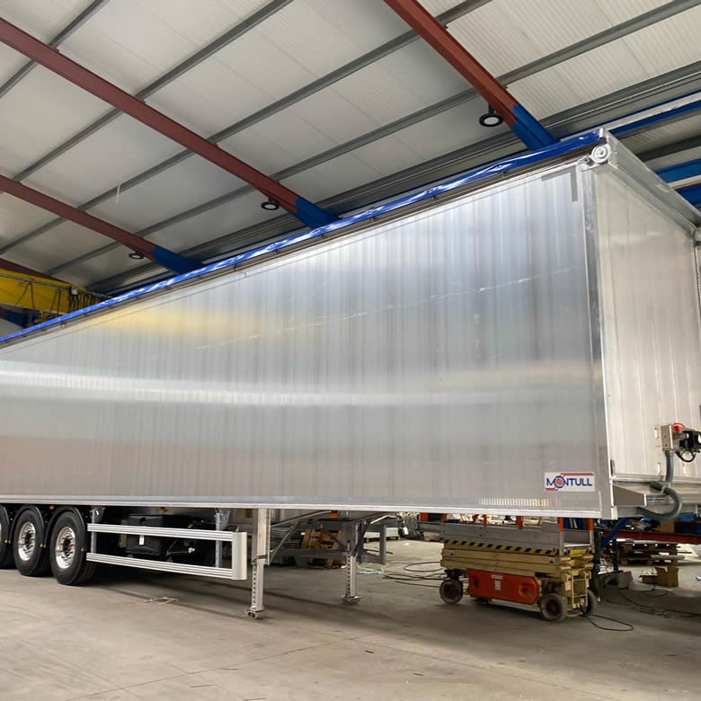 Remolque de camión con arquillada